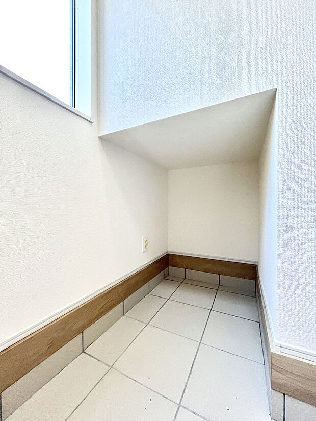 【収納】玄関には土間収納があります