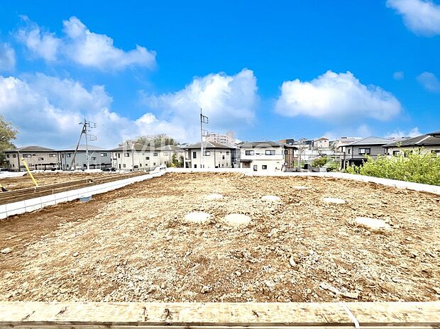 【現地外観写真】たっぷりの陽光と心地よい風が舞い込む住まい