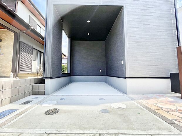 【駐車場】ビルトインタイプは大切なお車を傷や汚れから守ることができます。
