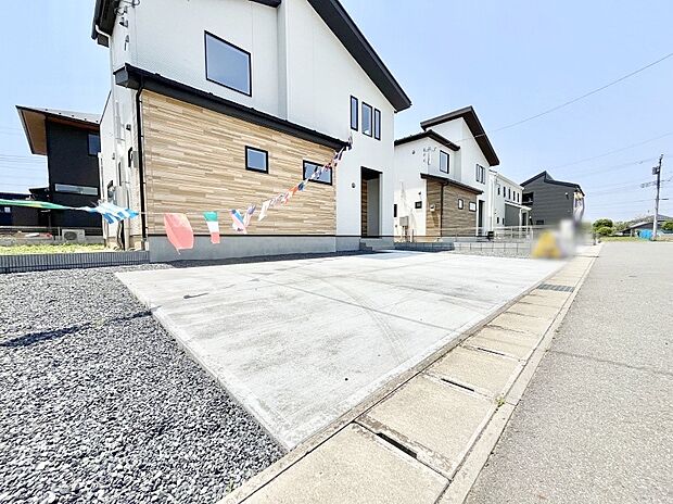 【駐車場】駐車3台可能!急なお客様の駐車に。また、ご家族の自転車スペースとしても大活躍。