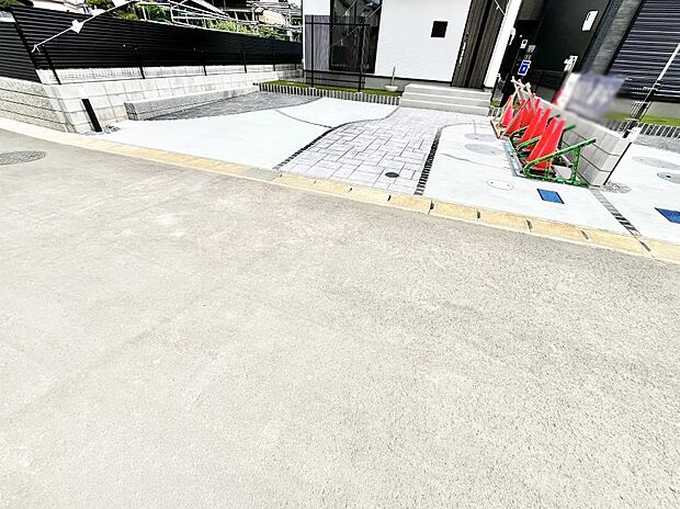 【駐車場】並列2台駐車可能なゆとりのカースペース