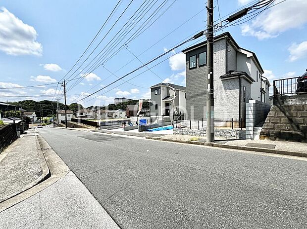 【前面道路含む現地写真】堂々完成！！ ここから始まる新生活を応援いたします！ 
