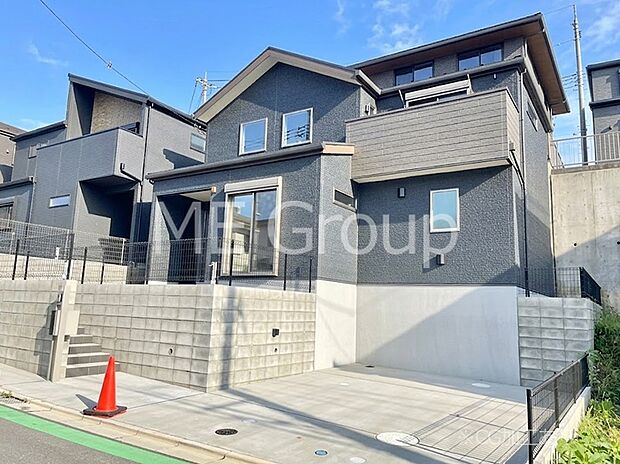 【現地外観写真】高台の開放感と3LDKのゆとり！豊富な収納で家中すっきり片付く理想の住まい。