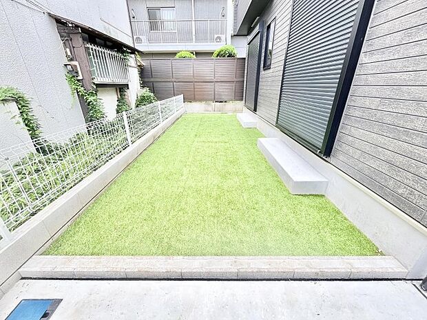 【庭】ガーデニングや家庭菜園も楽しめるお庭付き。