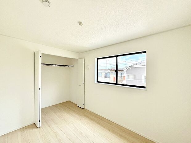 【寝室】収納が充実しているので居住スペースを広々使えます