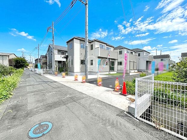 【前面道路含む現地写真】前面道路はきちんと整備されています