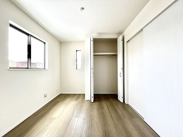【寝室】収納が充実しているので居住スペースを広々使えます