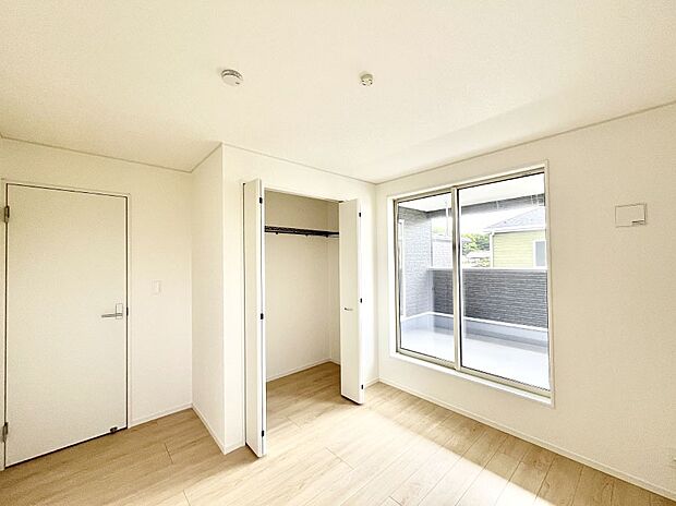 【寝室】収納が充実しているので居住スペースを広々使えます