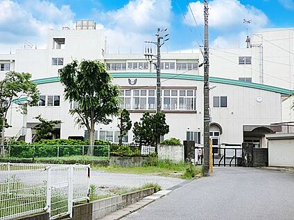 松戸市立小金南中学校 720m