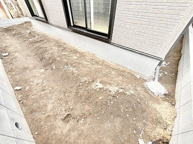 【庭】ガーデニングや家庭菜園も楽しめるお庭付き。