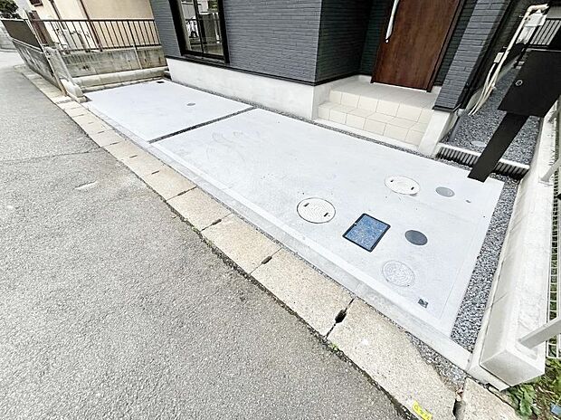 【駐車場】目の前が駐車場だと雨の日も大量にお買い物をした時も便利ですね