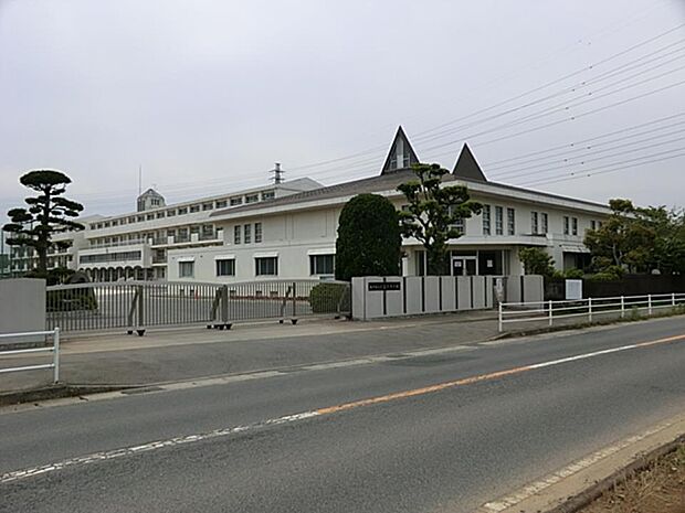 小金北中学校(約1,600m・徒歩20分)