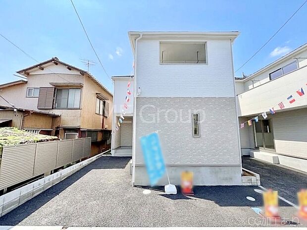 【現地外観写真】洗練された外観、上質な住空間が広がる室内は永く安心して過ごせる住居です。