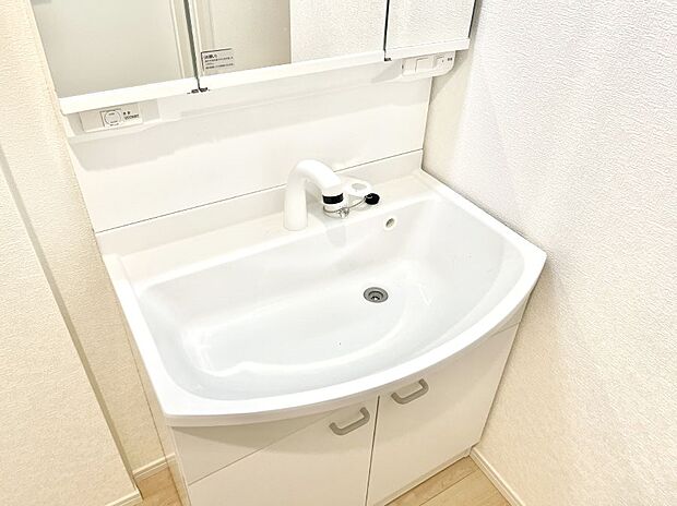 【ハンドシャワー水栓】ハンドシャワー付き！使いやすい洗面台。