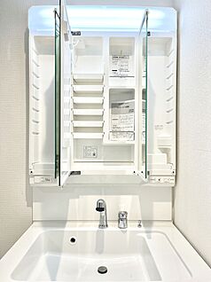三面鏡裏収納