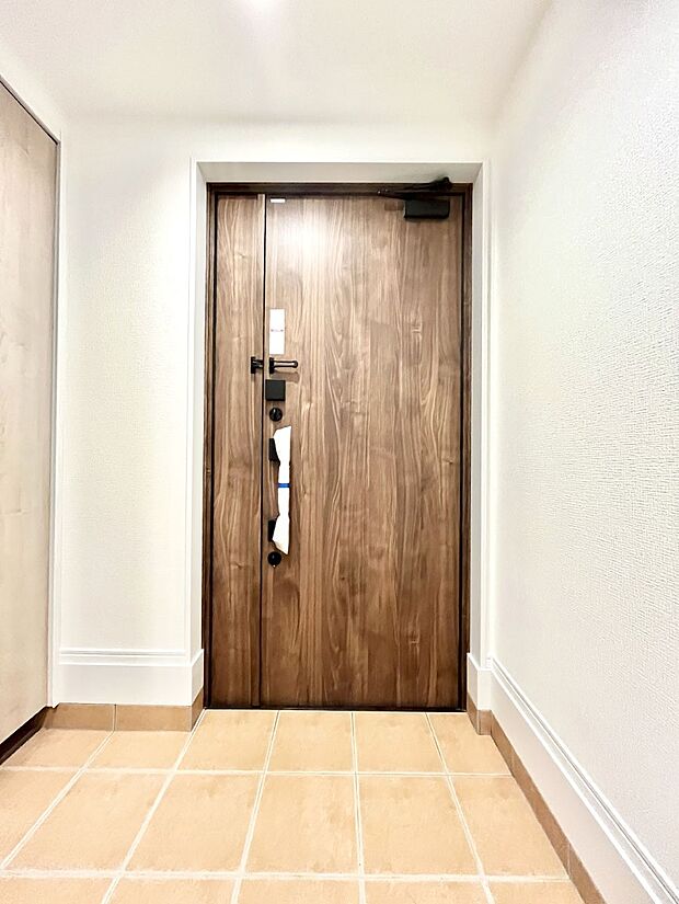 【玄関】家族の帰宅やお客様をあたたかく迎える玄関  