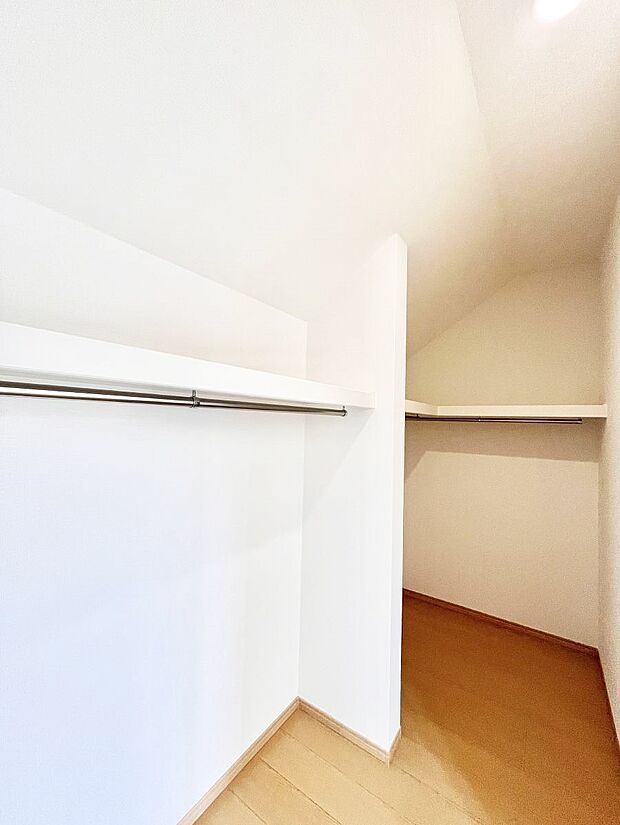 【ウォークインクローゼット】ウォークインクローゼットの活用で生活空間スッキリ