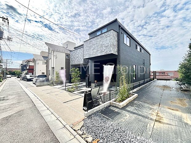 【前面道路含む現地写真】前面道路はきちんと整備されています