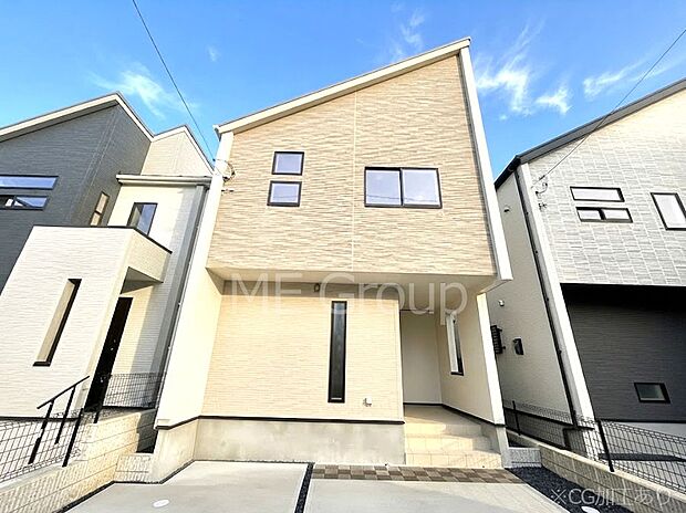 【現地外観写真】洗練された外観、上質な住空間が広がる室内は永く安心して過ごせる住居です。 