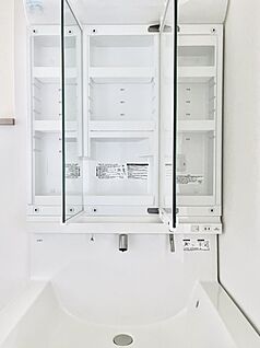 三面鏡裏収納