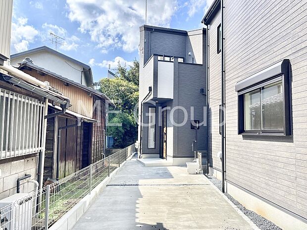 【現地外観写真】洗練された外観、上質な住空間が広がる室内は永く安心して過ごせる住居です。