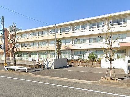 千葉市立千城台わかば小学校 570m(8分)