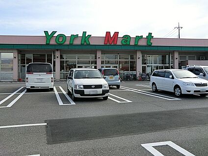 ヨークマート成田店 700m