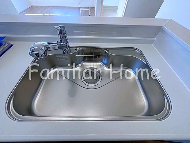 【浄水器一体型水栓】キッチン　浄水カートリッジを内蔵した一体型水栓。ホースが引出せるからお掃除もラクラク