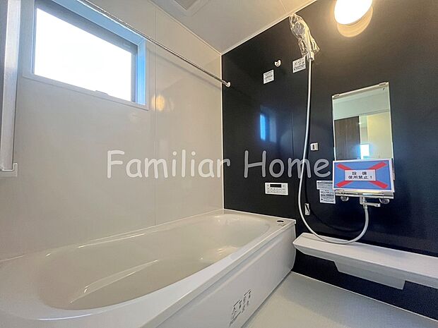 【浴室】浴室　広々とした1坪の浴室でお子様と一緒に入ったり、１人でゆっくりくつろいだり体の疲れを癒します。