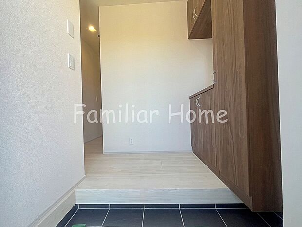 【玄関収納】玄関　収納付きの玄関ですっきり片付けることが出来ます。