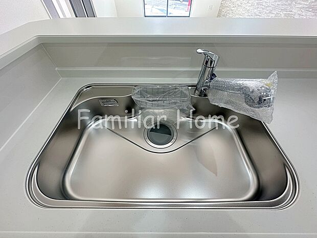 【浄水器一体型水栓】キッチン　浄水カートリッジを内蔵した一体型水栓。ホースが引出せるからお掃除もラクラク