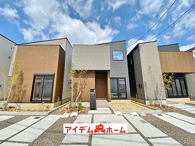 ●○●○2号棟外観写真○●○●
　　　平日の案内も可能です♪
　お気軽にお問い合わせください！