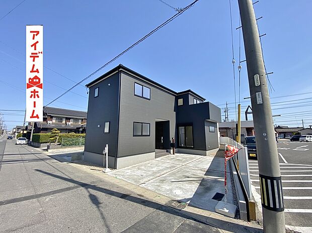 ●○●○3号棟外観写真○●○●
　　　平日の案内も可能です♪
　お気軽にお問い合わせください！