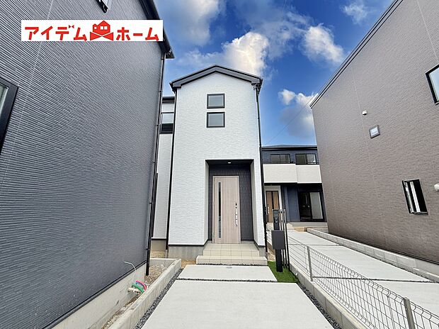 ●○●○7号棟外観写真○●○●
　　　平日の案内も可能です♪
　お気軽にお問い合わせください！