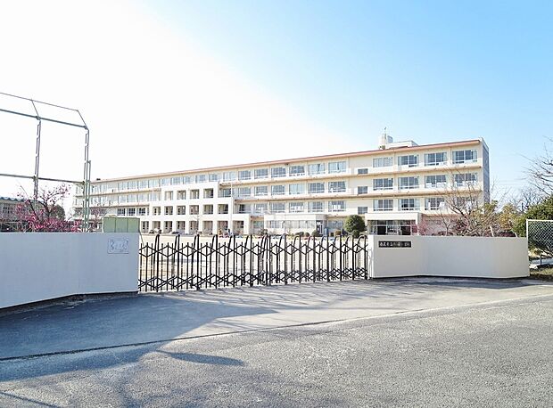 西尾市立 八ツ面小学校（約1,000m）