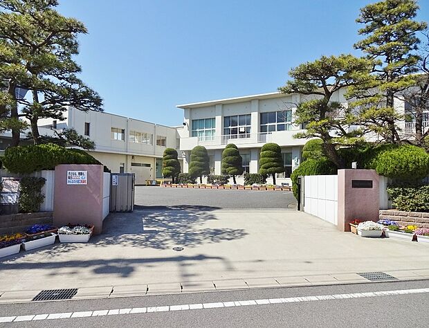 刈谷市立 小垣江小学校(約730m)