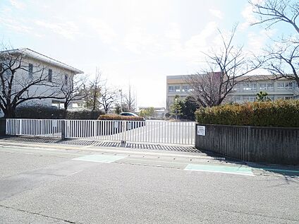 碧南市立中央小学校 740ｍ