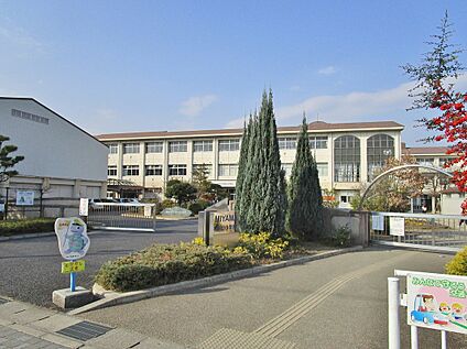 豊田市立美山小学校 950ｍ