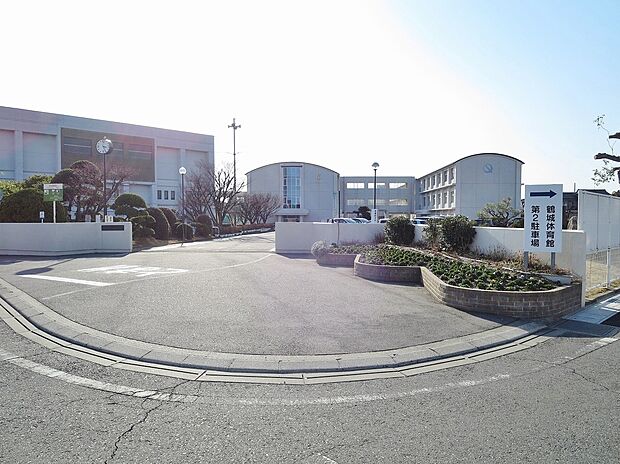 西尾市立鶴城中学校(約300m)