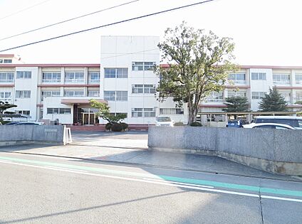 西尾市立室場小学校 700m