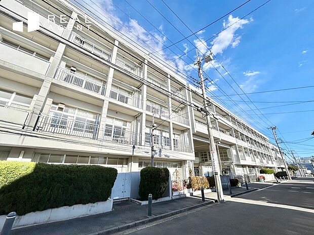 横浜市立神奈川中学校（約1,050m）