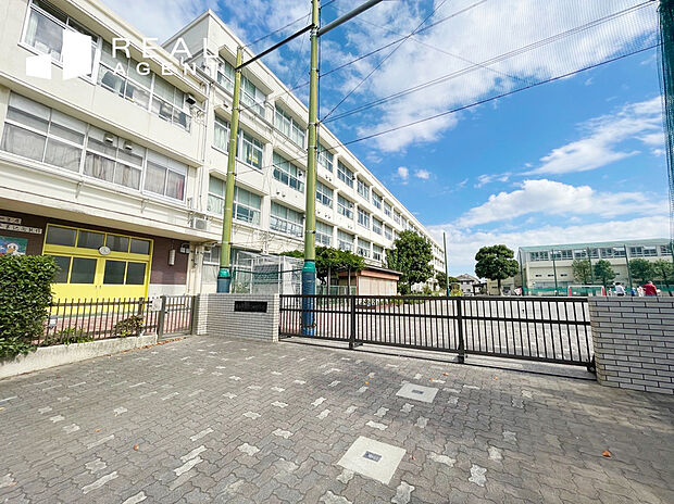 横浜市立新吉田小学校(約490m)