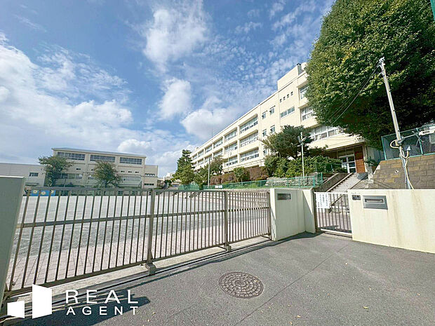 横浜市立田名小学校(約1,700m)