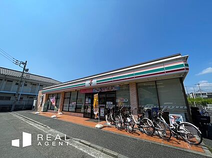 セブンイレブン横浜新吉田東3丁目店 550ｍ