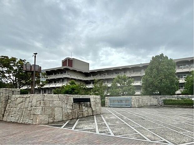 香川県立香川中央高校（約1,155m）