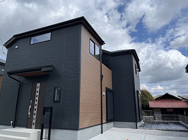 アクセントも入っていておしゃれな外観です