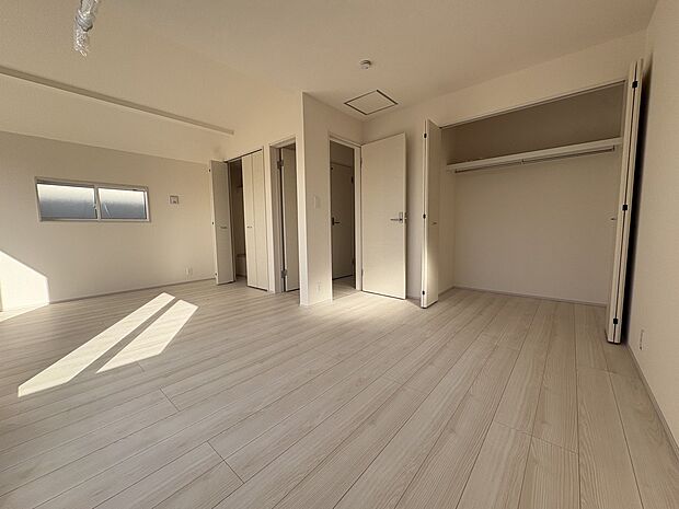 【24時間換気システム】高気密・高断熱のお家ですが、空気がこもるのが気になる…という方も安心の設備です。24時間換気をしているので、断熱性を保ちつつ常に新鮮な空気を取り入れることができます