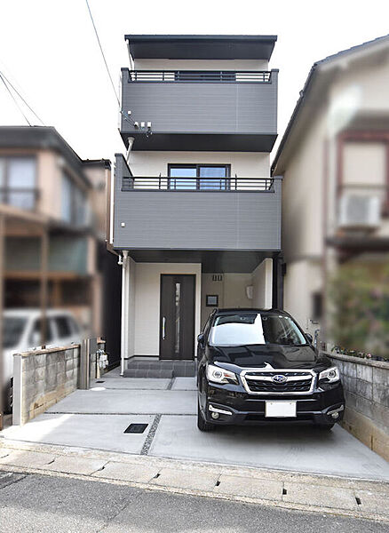 外観　お車＋自転車もおける駐車スペースです！