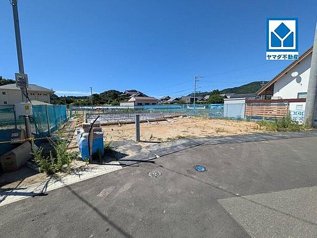 1号棟。久原小学校まで徒歩約13分(約990m)。新生活におススメな物件をご紹介させていただきます^^是非お問合せ下さい^^