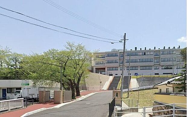 田川市立田川東中学校(約1,900m)